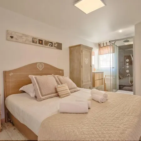 Des Albizzias ラ・テスト・ド・ビュシュ